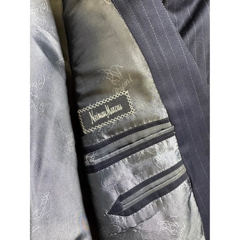 Brioni Neiman Marcus Navy Pinstripe Wool Suit Blazer Jacket Made in Italy $500‎